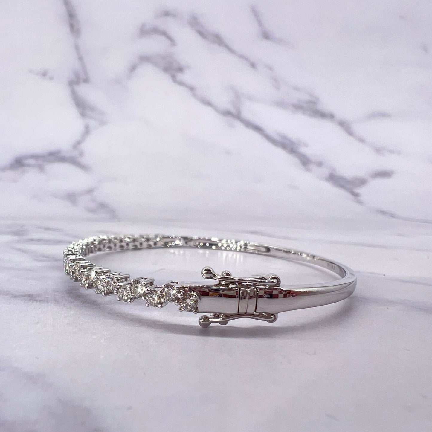 18K Diamond Bangle GQYBA6153